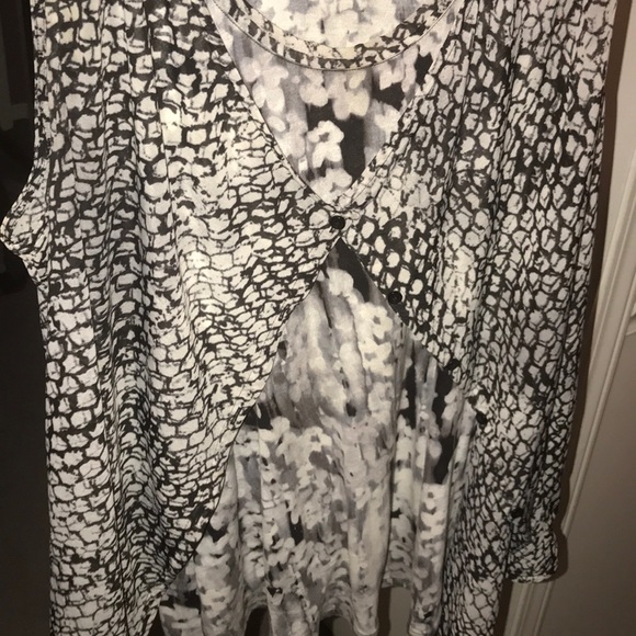 Vera wang XL tank top - Picture 2 of 2